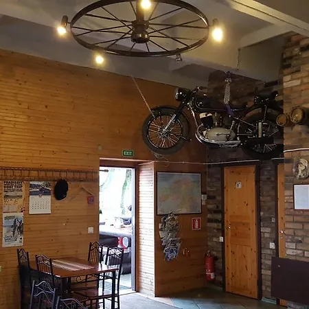 Konse And Caravan パルヌ