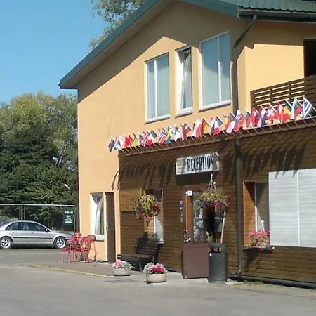 Konse And Caravan 3* パルヌ